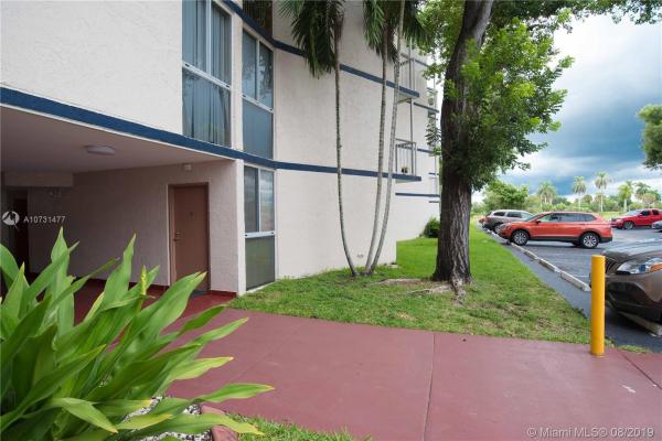 Las Brisas Country Club Of Miami, 6995 NW 186th St #E101, Country Club, Florida 33015, image 2