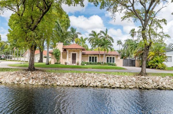 Cinema Park Country Club Estates, 290 Esplanade Dr, Miami Springs, Florida 33166, image 2