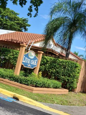 Live Oak At The Hammocks, 9923 SW 147th Ct, The Hammocks, Florida 33196, image 2