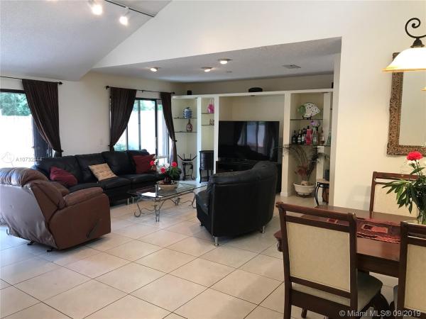 Hidden Pines Of Wellington, 305 Pine Shadow Way, Wellington, Florida 33414, image 2