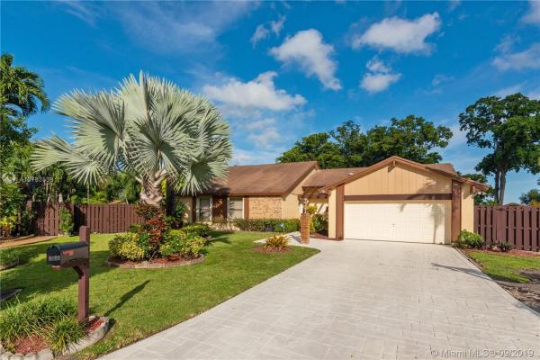 Lakes Of The Meadow, 4862 SW 148th Pl, Kendall West, Florida 33185, image 2