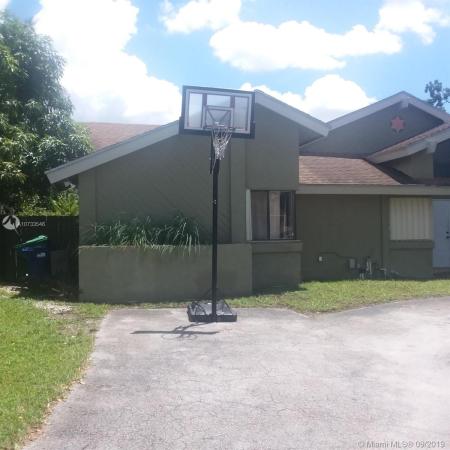 Sky Lake Terrace, 662 NE 204th Ln, Ives Estates, Florida 33179, image 2