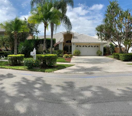Laguna Point North, 9420 SW 212th Ter, Cutler Bay, Florida 33189, image 2