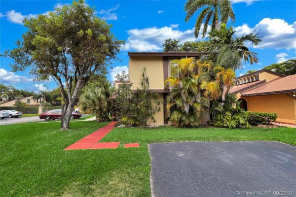 Briar Lake, 13168 SW 90th Pl, Kendall, Florida 33176, image 2