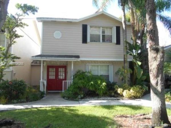 Villas Of Deerwood, 14620 SW 122nd Pl #1, Three Lakes, Florida 33186, image 2