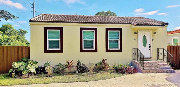 Country Club Estates, 200 Carlisle Dr, Miami Springs, Florida 33166, image 2