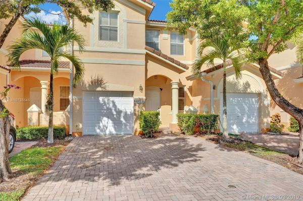 Kendall Breeze South, 12554 SW 126th Ave, Three Lakes, Florida 33186, image 2