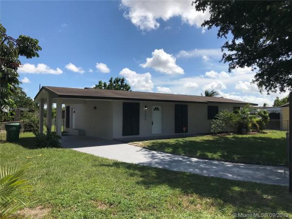 Miami Gardens Manor, 4772 NW 195th Ter, Miami Gardens, Florida 33055, image 2