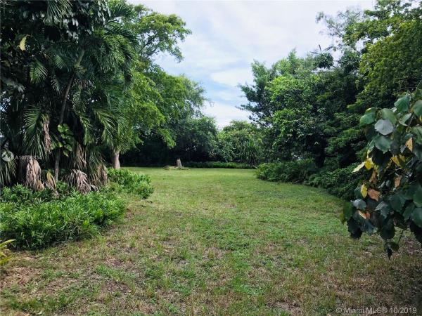 Biscayne Gardens, 737 S Biscayne River Dr, Golden Glades, Florida 33169, image 2