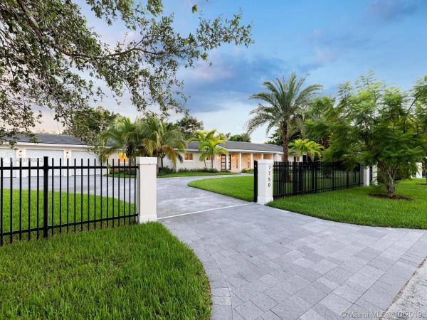 Palmetto Court, 7750 SW 122nd St, Pinecrest, Florida 33156, image 2