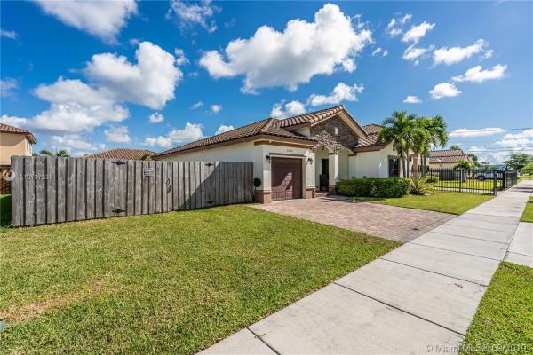 13221 SW 274th Ter, Unincorporated Dade County, Florida 33032, image 2