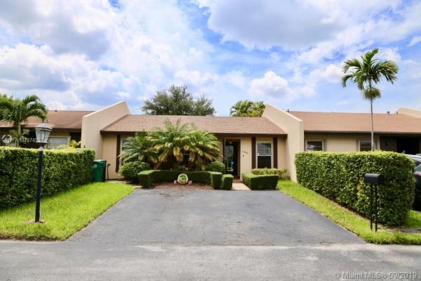 Devon Aire Villas, 11954 SW 110th St Cir S, The Crossings, Florida 33186, image 2