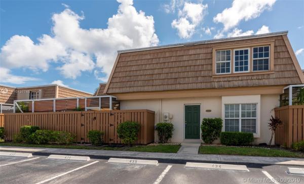 Winchester Courts, 11576 Winchester Dr, Palm Beach Gardens, Florida 33410, image 2