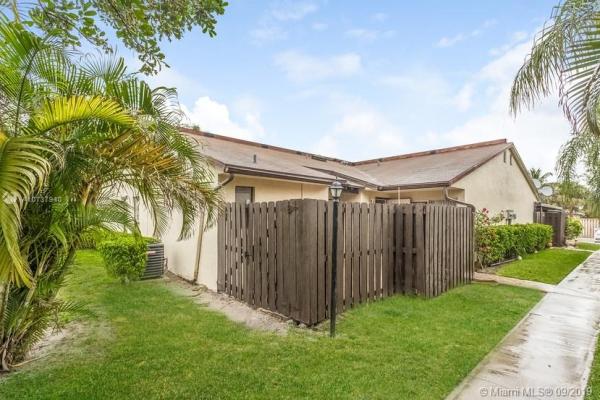 Waterview Estates, 3901 Waterview Cir, Palm Springs, Florida 33461, image 2