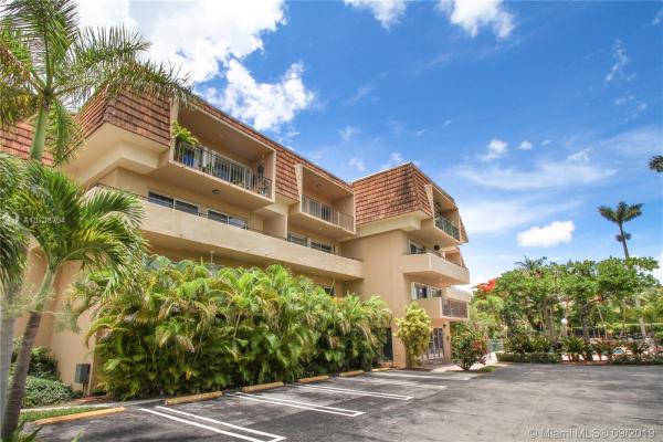 Camino Circle, 7900 Camino Cir #210, Glenvar Heights, Florida 33143, image 2