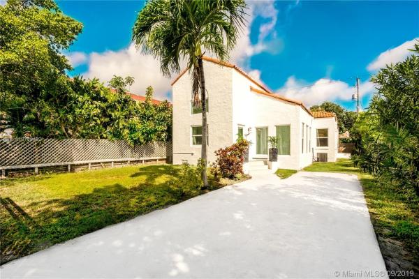 Oceanside Isle Of Normandy, 1327 Biarritz, Miami Beach, Florida 33141, image 2