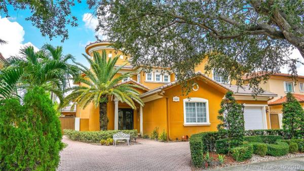 Royal Oaks, 8415 NW 169th Ter, Miami Lakes, Florida 33016, image 2