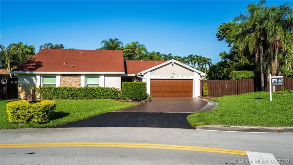 Lakes Of The Meadow, 5420 SW 155th Ct, Kendall West, Florida 33185, image 2