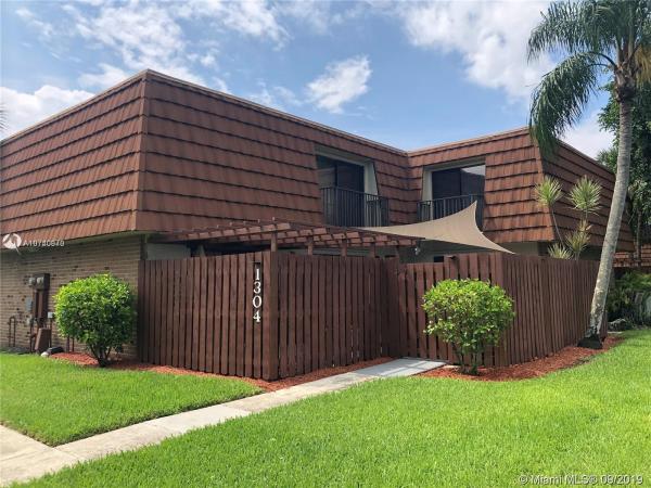 Village At Lake Pine, 1304 SW 118th Ter, Davie, Florida 33325, image 2