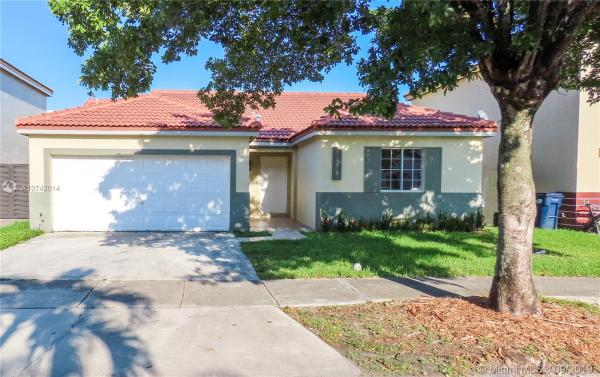 Weitzer At Lago Mar, Kendale Lakes, Florida 33193, image 2