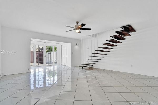 Collonade, 2181 NE 122nd St #2181, North Miami, Florida 33181, image 2