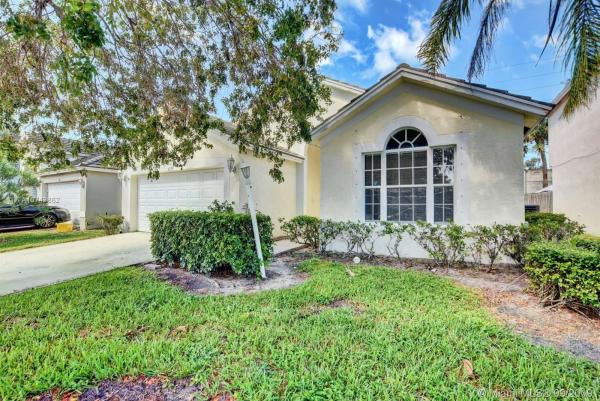 Brittany Village, 4379 Leicester Ct, West Palm Beach, Florida 33409, image 2
