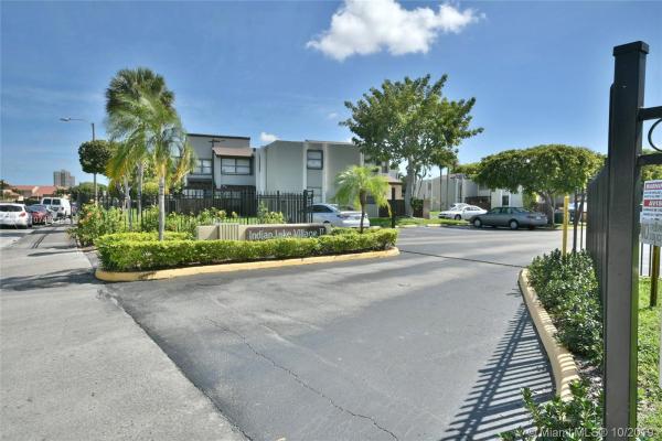 Indian Lake Village, 10060 NW 9th St Cir #3, Fountainebleau, Florida 33172, image 2