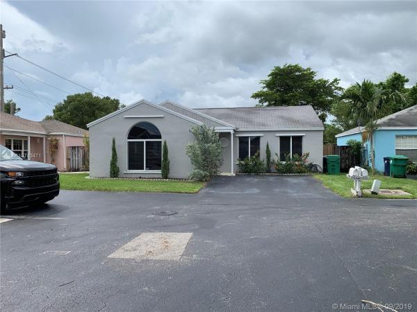 Villas Of Deerwood, 14663 SW 125th Pl, Three Lakes, Florida 33186, image 2