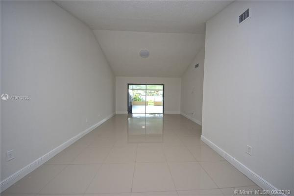 Bird Lakes Townhouses, 14339 SW 45th Ter, Kendale Lakes, Florida 33175, image 2