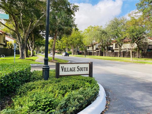 Village Homes In The Crossings, 11424 SW 132nd Pl #70-4, The Crossings, Florida 33186, image 2