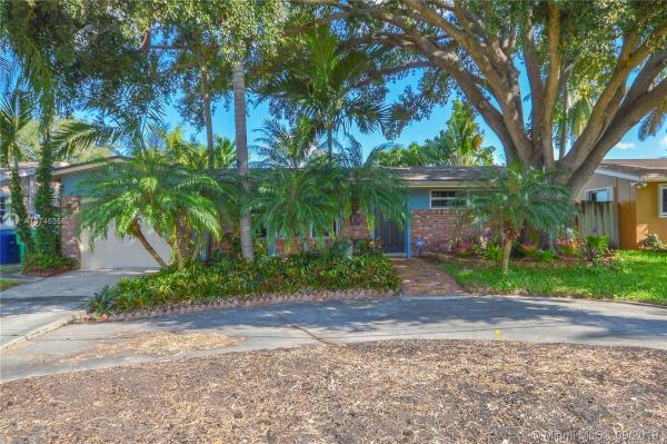 Miramar Isles, 6609 Emerald Lake Dr, Miramar, Florida 33023, image 2