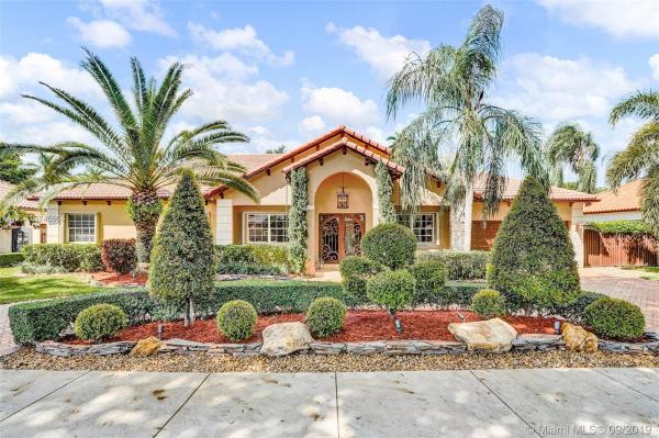 Royal Palm North, 15512 NW 82nd Pl, Miami Lakes, Florida 33016, image 2
