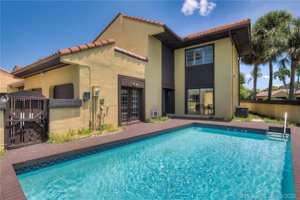 California Club Homes, 1006 NE 202nd Ln, Ives Estates, Florida 33179, image 2