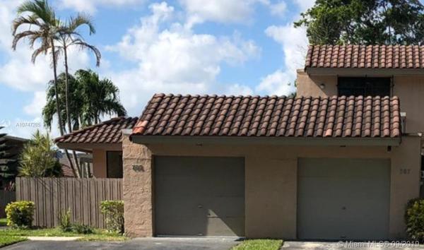Golfwood, 785 NE 206th St, Ives Estates, Florida 33179, image 2