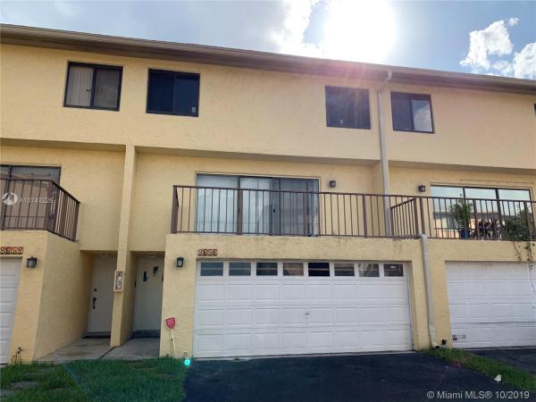 Suncrest Townhouses, 8656 SW 154th Cir Pl #4A, Kendall West, Florida 33193, image 2