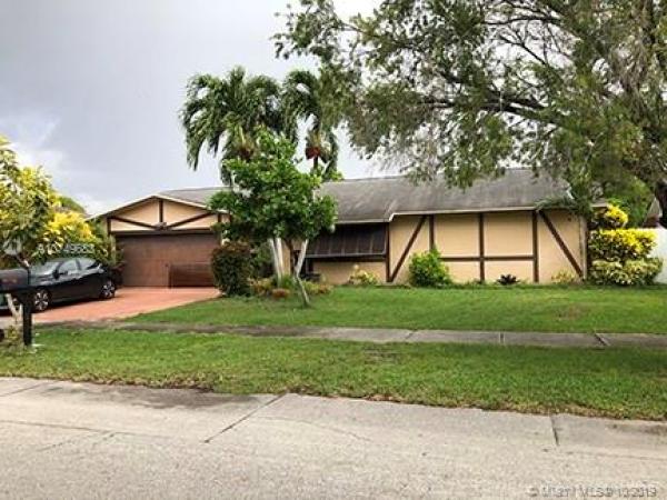 Calusa Club Estates, 13511 SW 98th St, The Crossings, Florida 33186, image 2