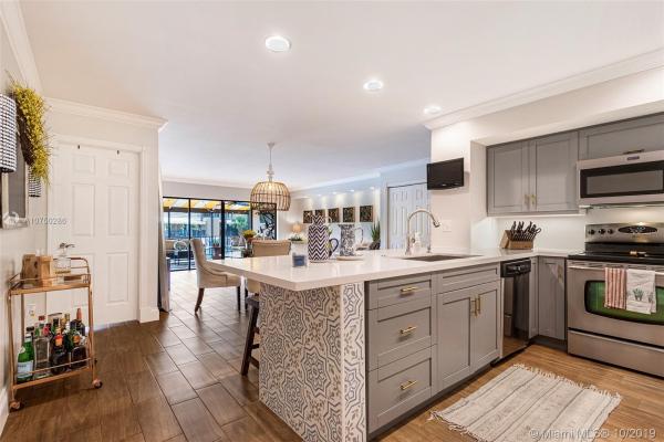 Loch Andrews, 15462 Kippford Ct #15462, Miami Lakes, Florida 33014, image 2