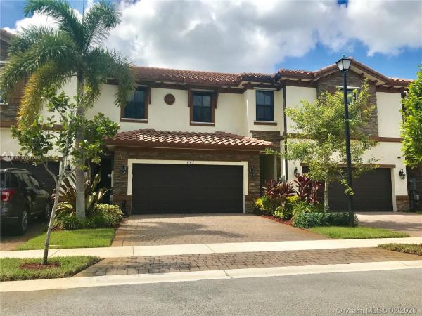Vaquero Trails, 807 E Village Cir, Davie, Florida 33325, image 2