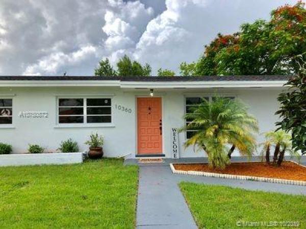 Heftler Homes, 10360 SW 45th St, Westwood Lakes, Florida 33165, image 2