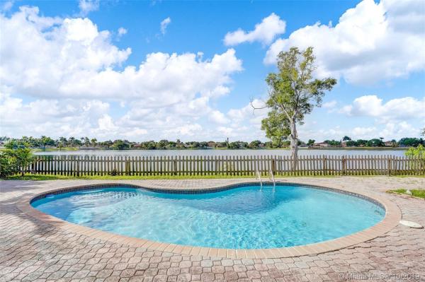 Marbella Park, 8390 NW 201st St, Hialeah, Florida 33015, image 2