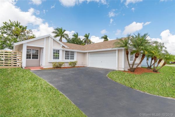 Royal Glen, 10064 SW 141st Ct, The Hammocks, Florida 33186, image 2