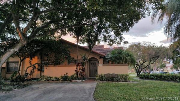 The Moors Townhouses, 6633 NW 178th Ter #., Country Club, Florida 33015, image 2