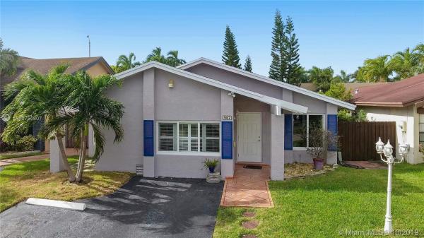 Fontainebleau Park West Villas, 987 NW 106th Ave Cir, Fountainebleau, Florida 33172, image 2