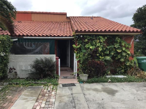 Grand Canal Homes, 9632 Grand Canal Dr #1, Fountainebleau, Florida 33174, image 2