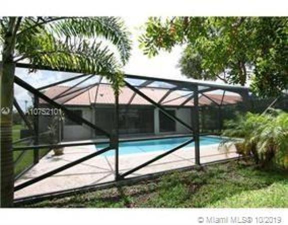 Columbia Square, 26 Columbia Ct, Deerfield Beach, Florida 33442, image 2