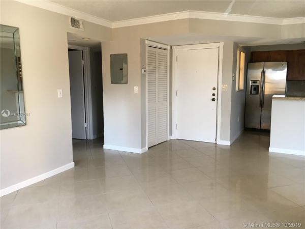 10861 NW 7th St #23-19, Fountainebleau, Florida 33172, image 2