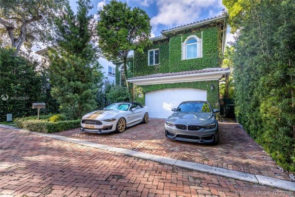 Villas De Vizcaya, 2755 Brickell Ct, Miami, Florida 33129, image 2
