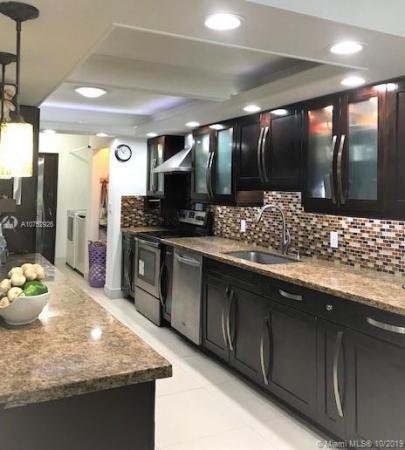 Country Club Of Miami Fairway Villas, 18801 Oakland Hills Dr, Hialeah, Florida 33015, image 2