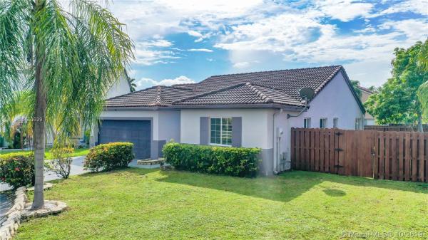 Weitzer At Lago Mar, 7544 SW 157th Ct, Kendale Lakes, Florida 33193, image 2