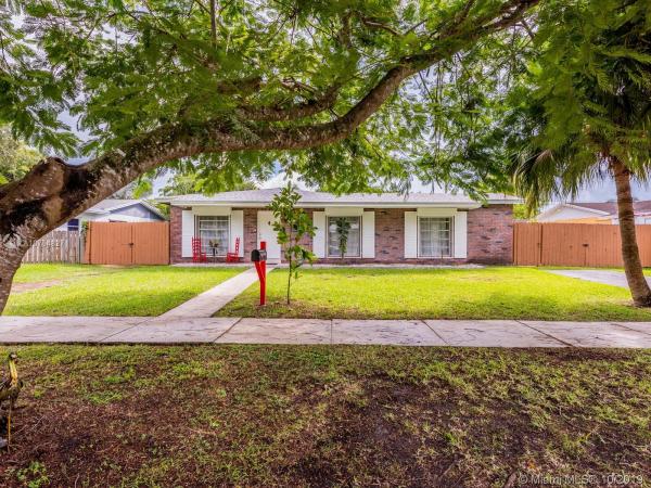 Bel Aire, 9752 SW 190th St, Cutler Bay, Florida 33157, image 2